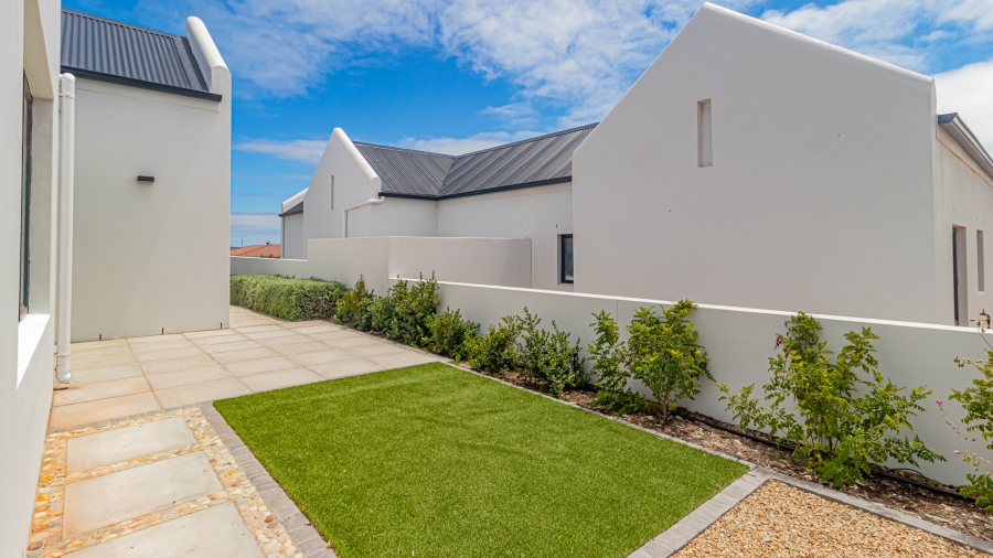 2 Bedroom Property for Sale in Middedorp Western Cape